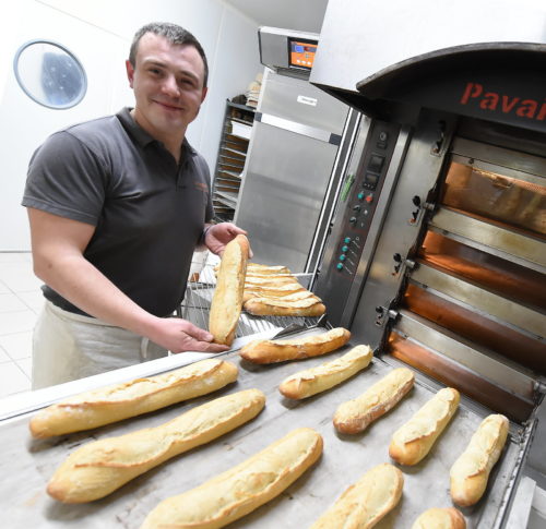 Adrien Fages, le boulanger Ă l'initiative des casiers pour boulangerie Ă Montbrison