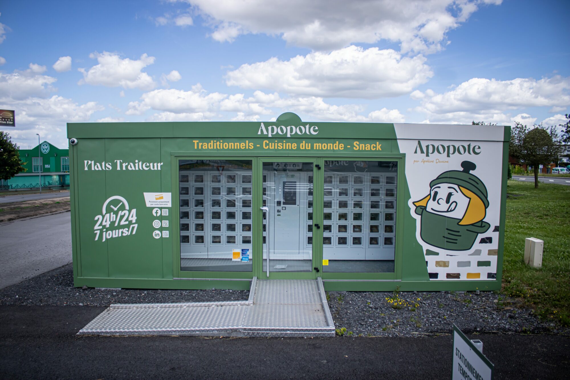 Enseigne d'un client Le Casier Français proposant la vente en libre-service de plats traiteur