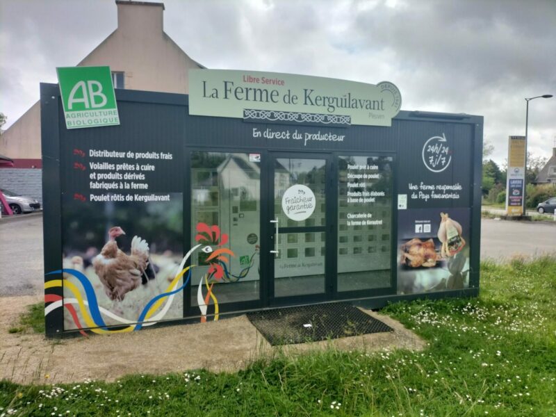 Le magasin de La Ferme de Kerguilavant qui abrite les casiers du Casier Français